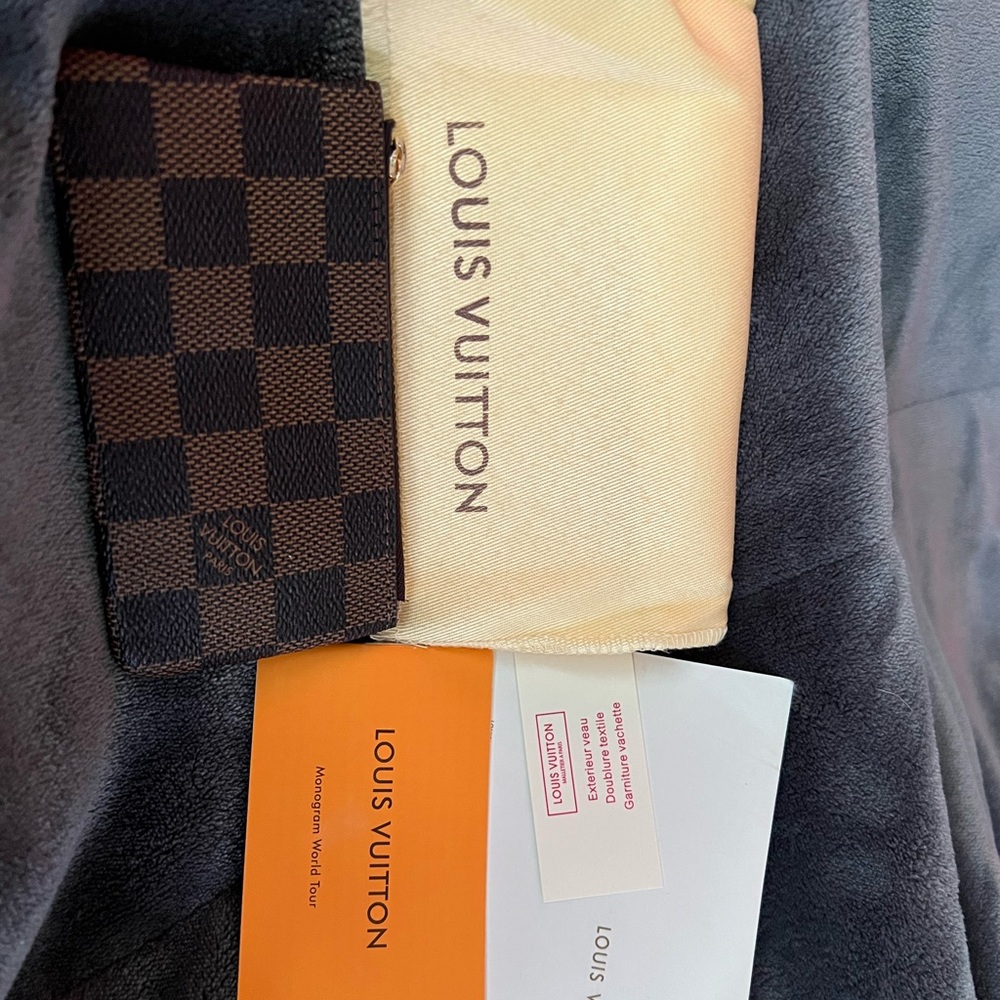 Keychain wallet